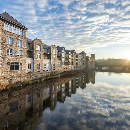 Luxury Riverside In Appartement